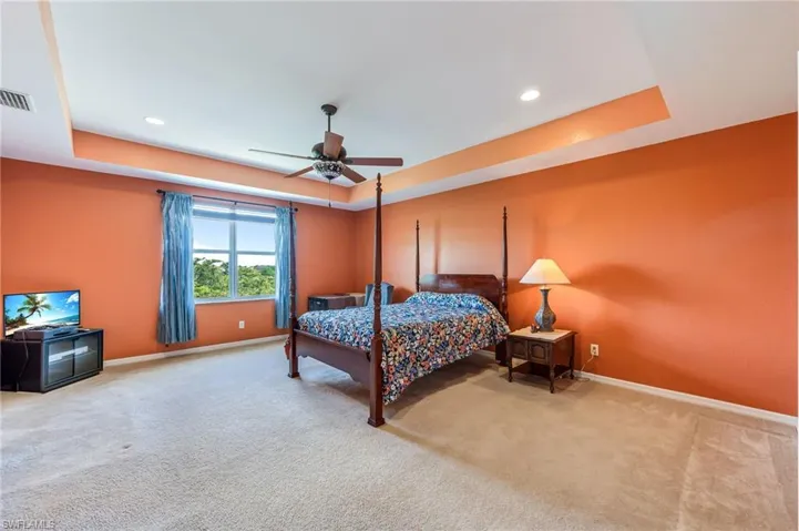 OVERSIZED MASTER BEDROOM