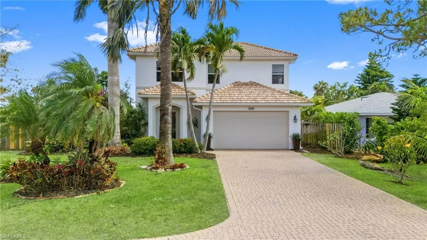 636  102nd N AVE, Naples, FL 34108