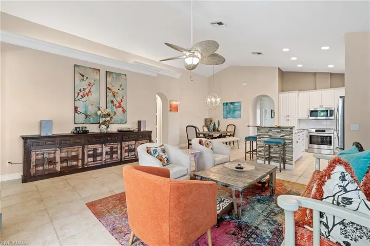 636  102nd N AVE, Naples, FL 34108