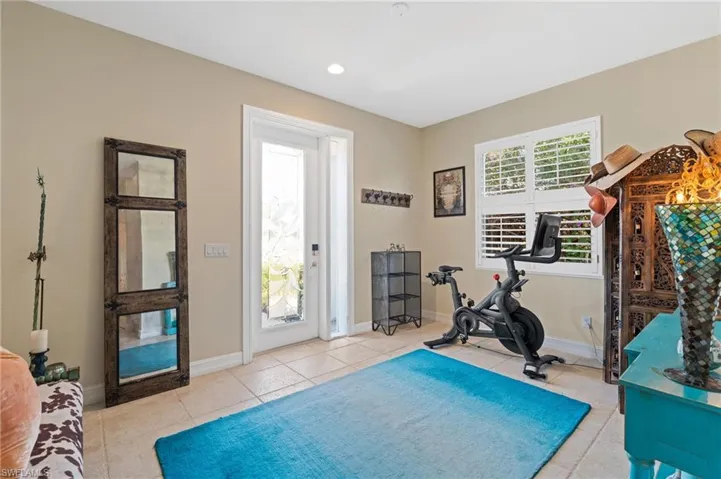 636  102nd N AVE, Naples, FL 34108