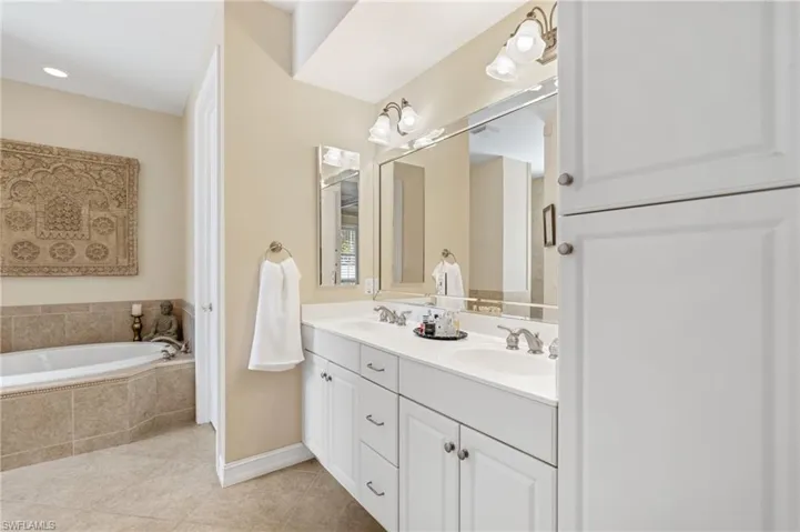 636  102nd N AVE, Naples, FL 34108