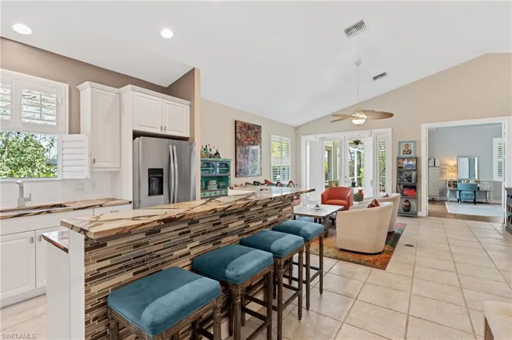 636  102nd N AVE, Naples, FL 34108