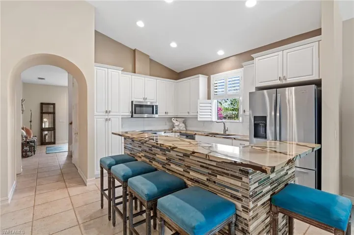 636  102nd N AVE, Naples, FL 34108