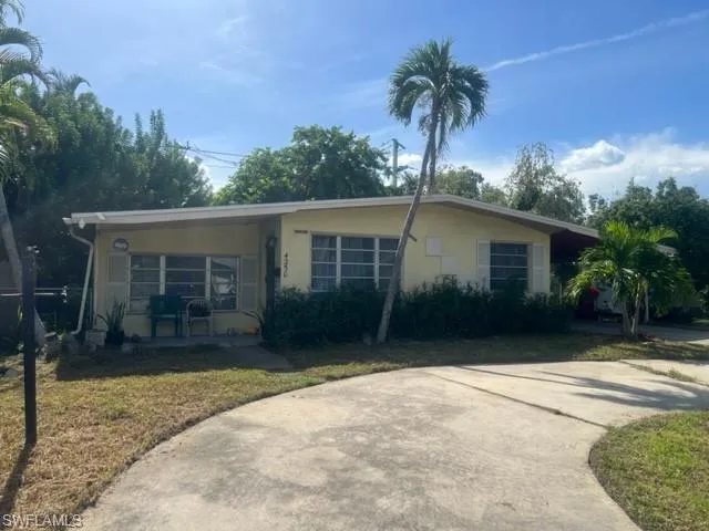 Single story home with a front yard