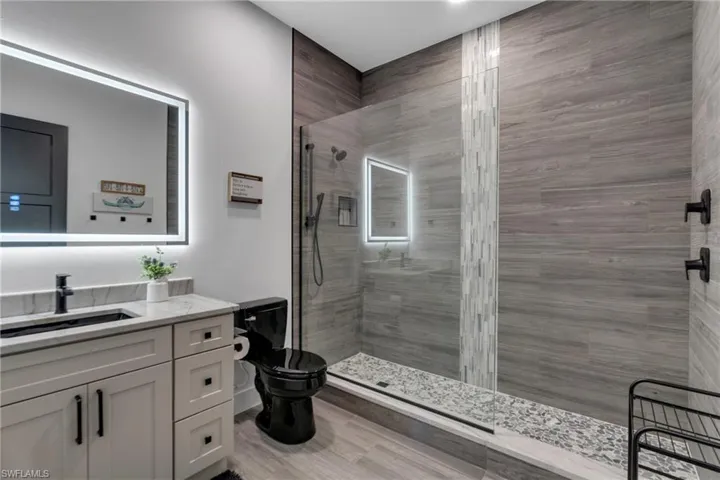 SECOND FLOOR PRIMARY BEDROOM BATHROOM