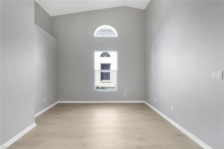 Den, BR, office, TV room..your choice!
