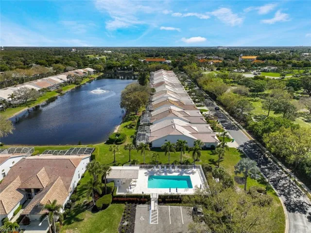 A Naples Hidden gem neighborhood with lakeside views, walk to Delnor Wiggins
