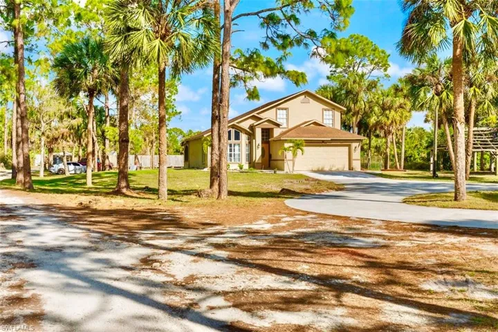 View of front of home featuring a front lawn and a garage