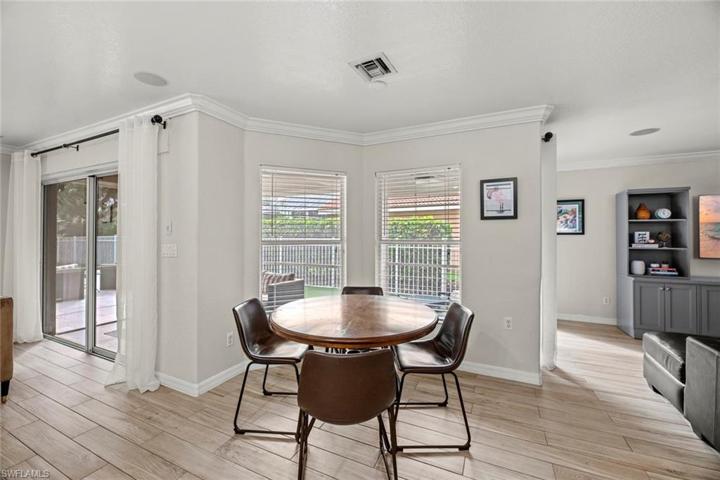 Breakfast nook