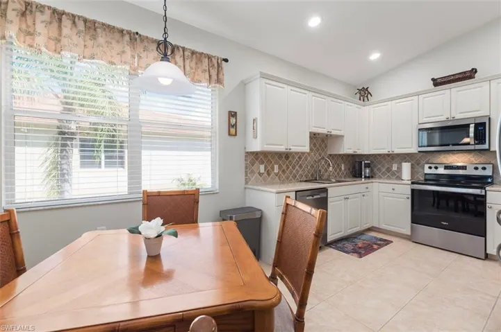 EAT IN KITCHEN