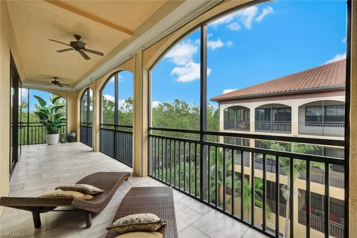 Lanai featuring ceiling fan