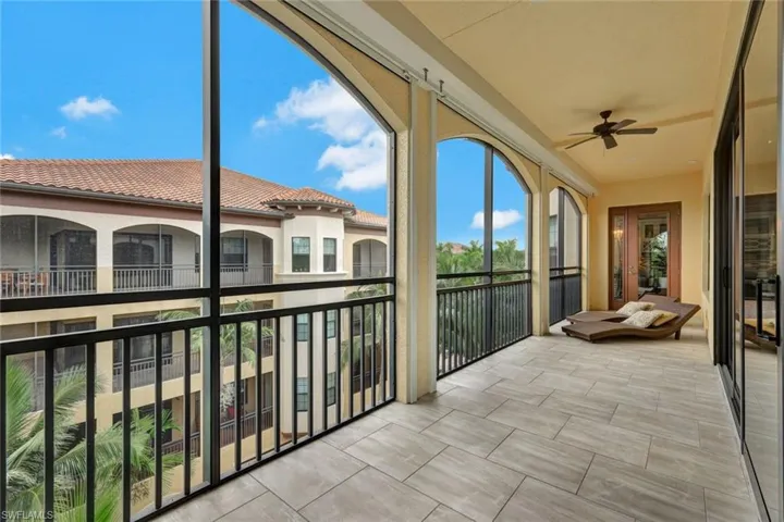 Lanai with a wealth of natural light and ceiling fan