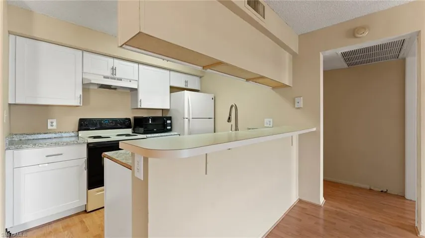 5313  Summerlin  RD, Fort Myers, FL 33919
