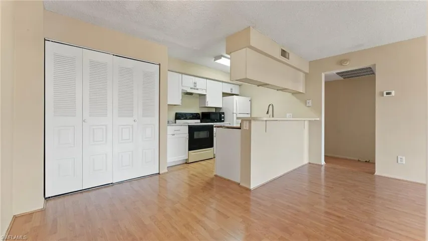 5313  Summerlin  RD, Fort Myers, FL 33919