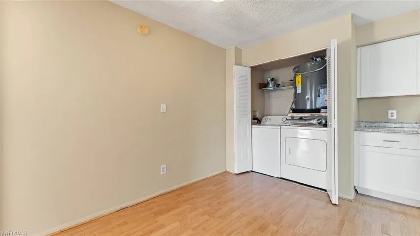 5313  Summerlin  RD, Fort Myers, FL 33919