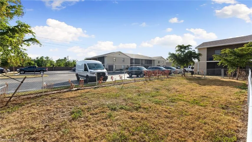 5313  Summerlin  RD, Fort Myers, FL 33919