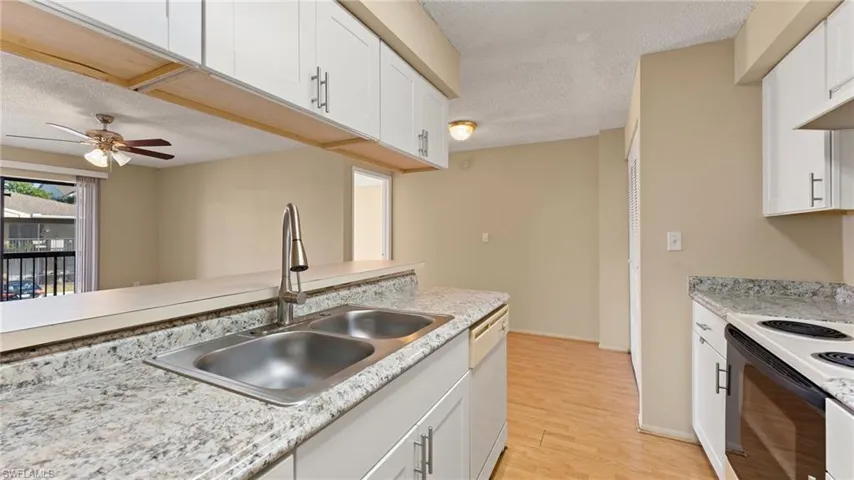 5313  Summerlin  RD, Fort Myers, FL 33919