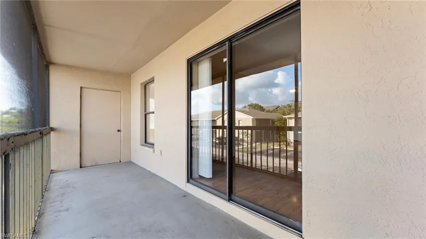 5313  Summerlin  RD, Fort Myers, FL 33919