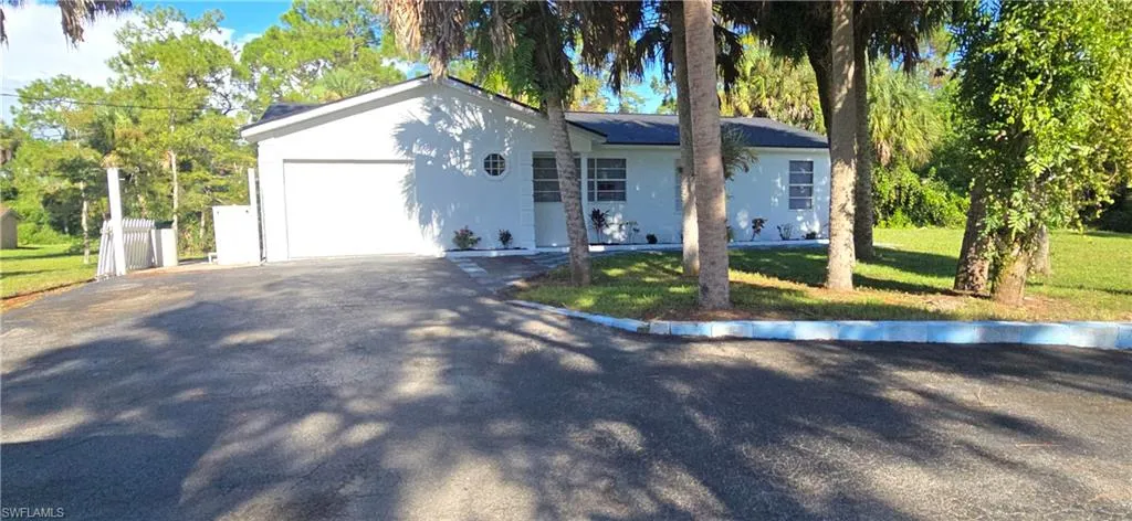2661  4th NW ST, Naples, FL 34120