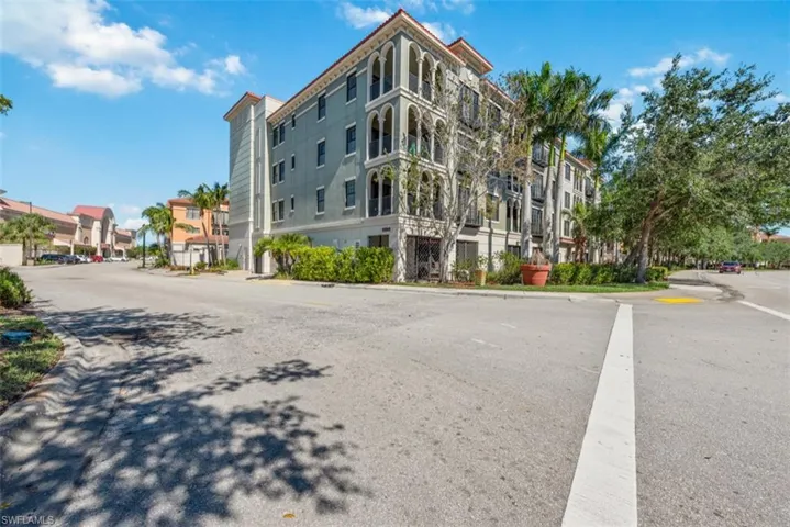 View of apartment building / complex