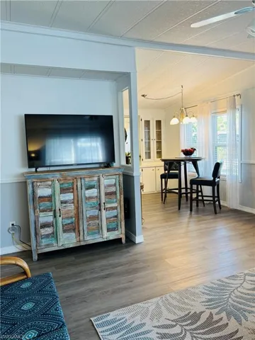 618  Charlemagne  BLVD, Naples, FL 34112