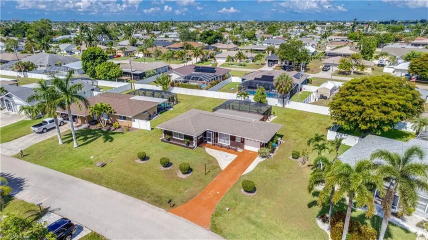 3520 Se 3rd Pl, Cape Coral, Florida 33904