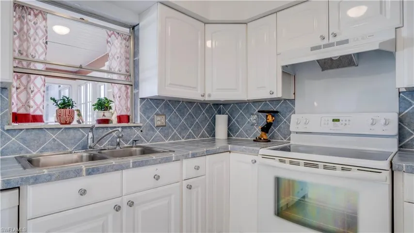 3520 Se 3rd Pl, Cape Coral, Florida 33904