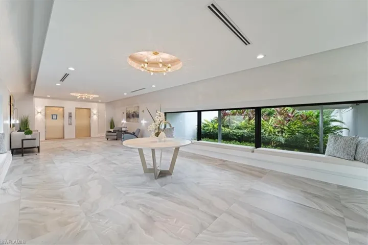 2171  Gulf Shore N BLVD, Naples, FL 34102