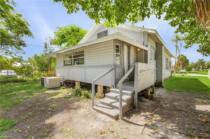 2156  Willard  ST, Fort Myers, FL 33901