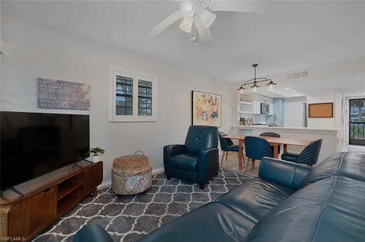 600  Neapolitan  WAY, Naples, FL 34103