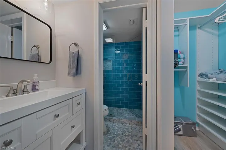 600  Neapolitan  WAY, Naples, FL 34103