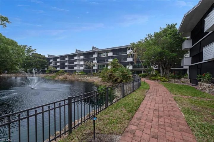 600  Neapolitan  WAY, Naples, FL 34103
