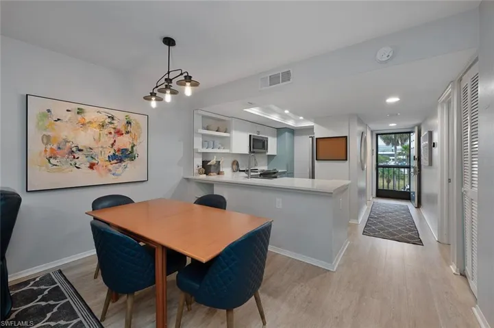 600  Neapolitan  WAY, Naples, FL 34103