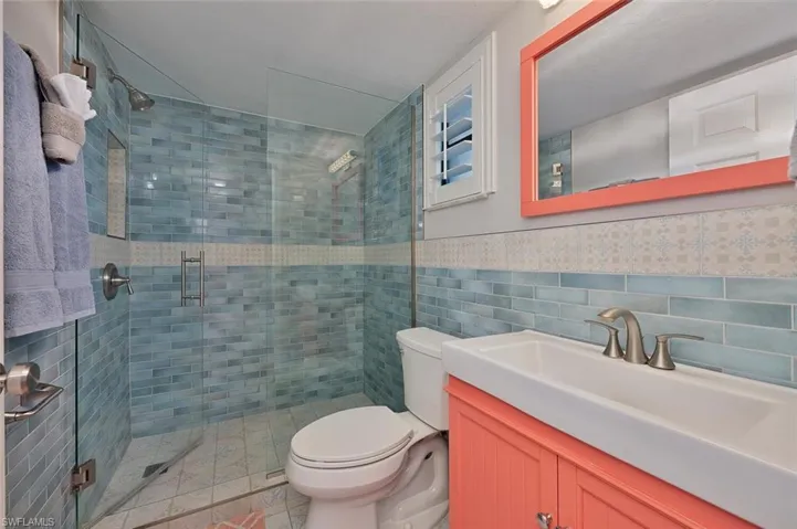 600  Neapolitan  WAY, Naples, FL 34103