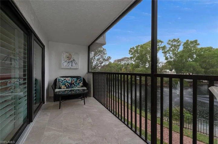 600  Neapolitan  WAY, Naples, FL 34103