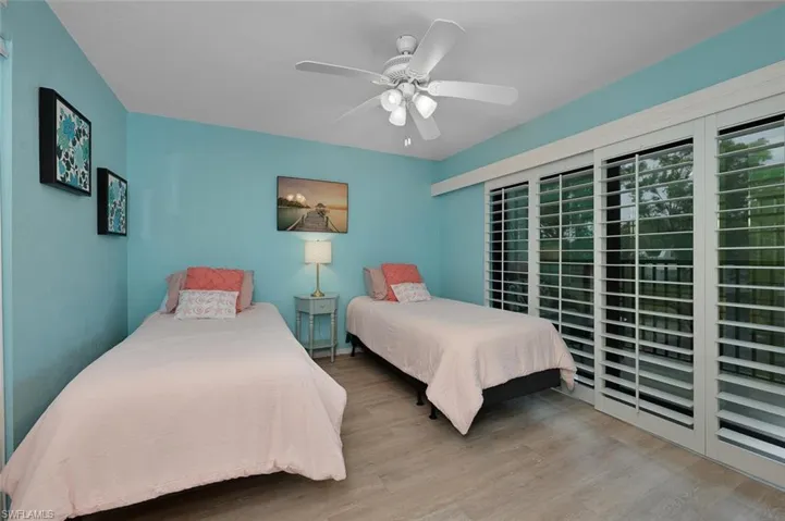 600  Neapolitan  WAY, Naples, FL 34103