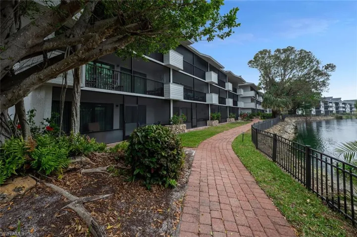 600  Neapolitan  WAY, Naples, FL 34103