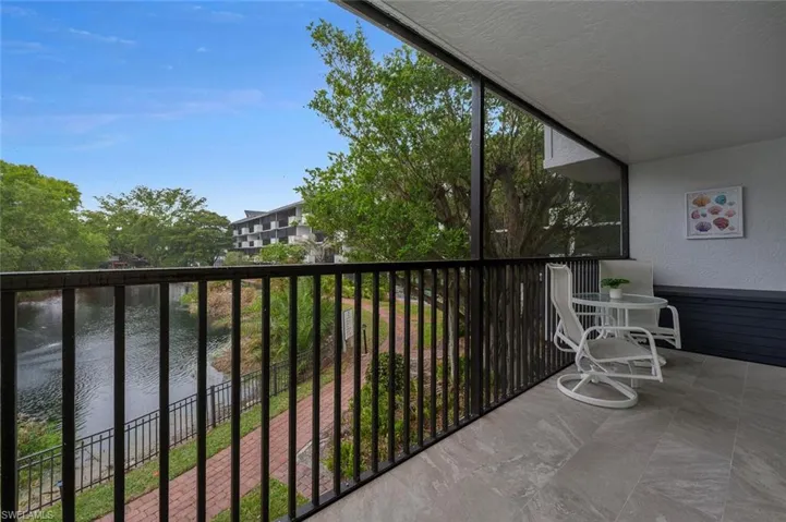 600  Neapolitan  WAY, Naples, FL 34103