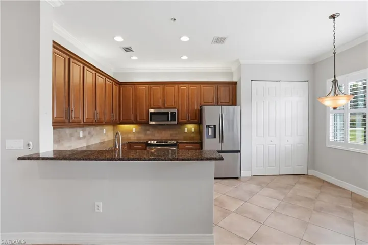 6525  Monterey  PT, Naples, FL 34105