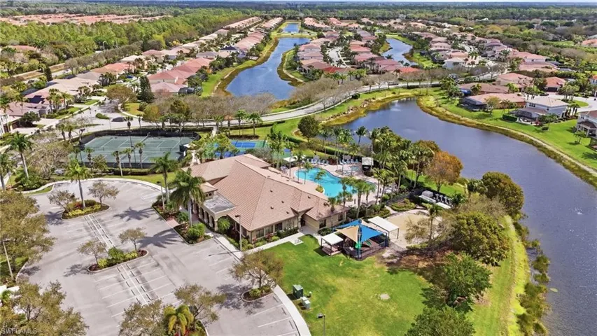 6525  Monterey  PT, Naples, FL 34105