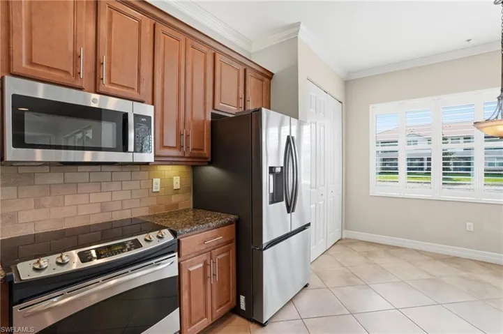 6525  Monterey  PT, Naples, FL 34105