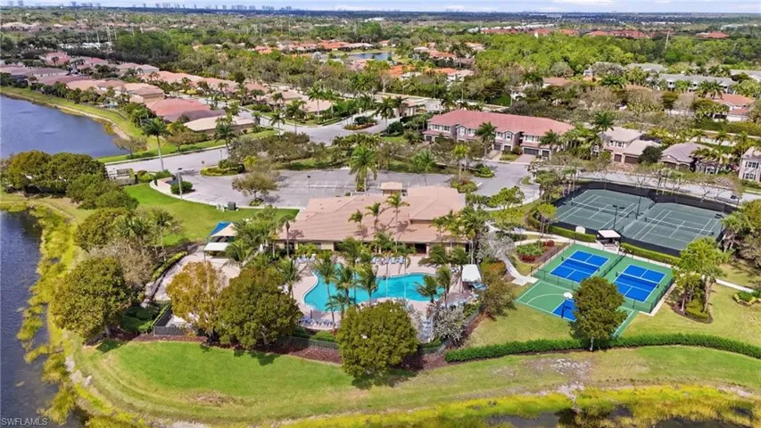 6525  Monterey  PT, Naples, FL 34105