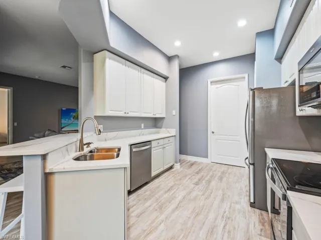 6021 Jonathans Bay Cir 302, Fort Myers, Florida 33908