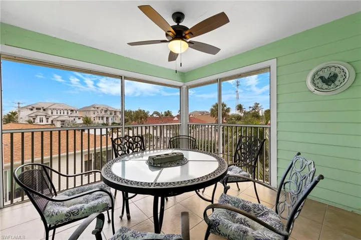 LARGE balcony!(Photo may be virtually enhanced)