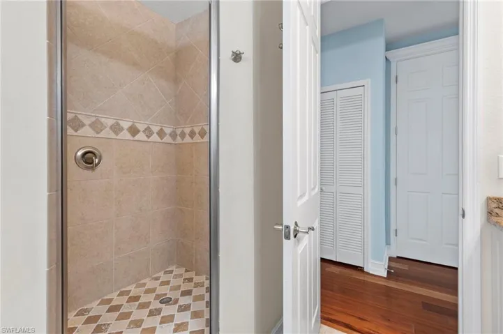 Spare bath shower!(Photo may be virtually enhanced)