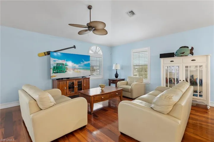 Spacious living room(Photo may be virtually enhanced)!