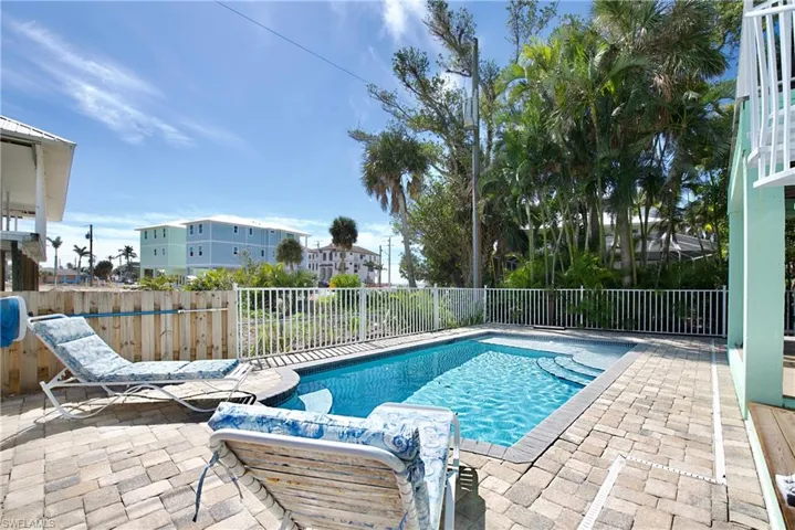 Great outdoor space for the friends and family! (Photo may be virtually enhanced)