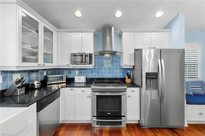 Stylish country kitchen with all the modern features! (Photo may be virtually enhanced)