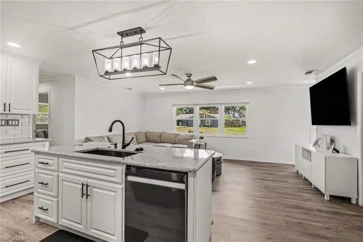 205 E Sugarland Cir, Clewiston, FL 33440