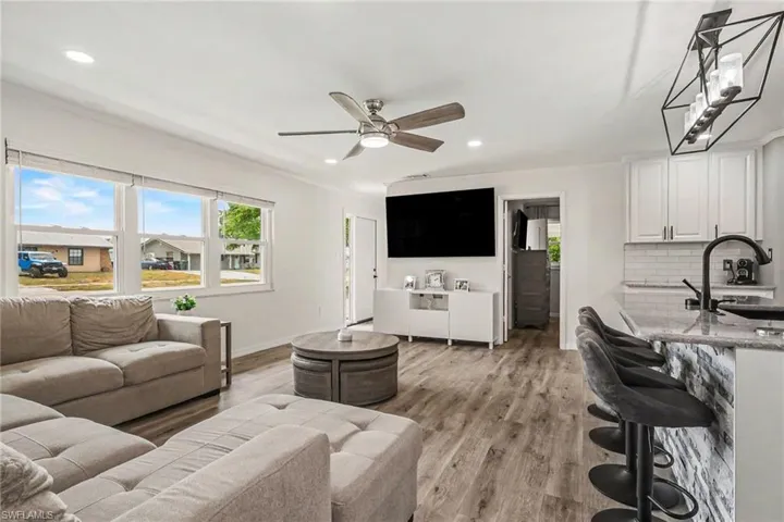 205 E Sugarland Cir, Clewiston, FL 33440